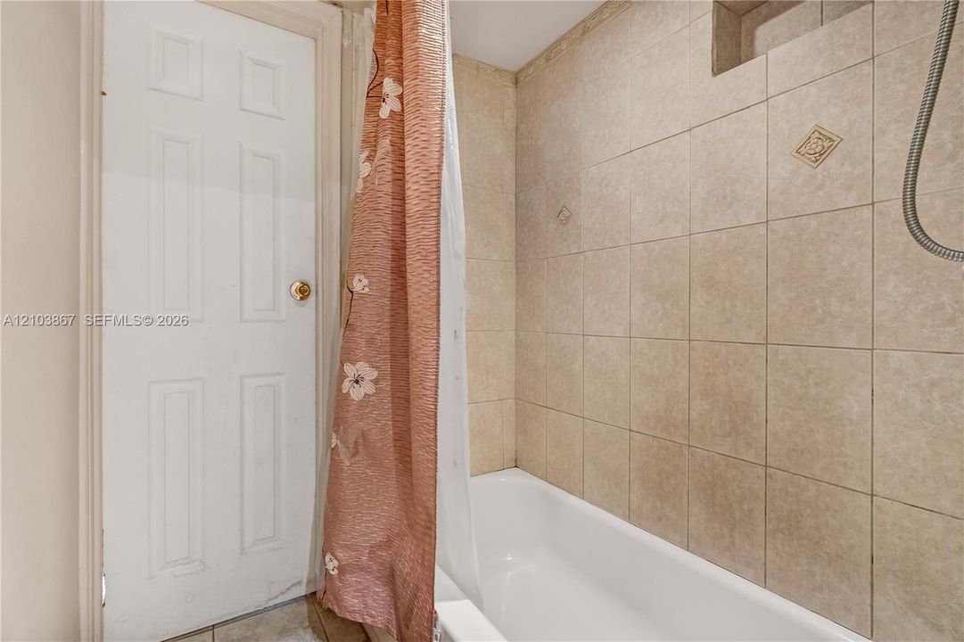 На продажу: $699,900 (4 спален, 2 ванн, 1618 Квадратных фут)