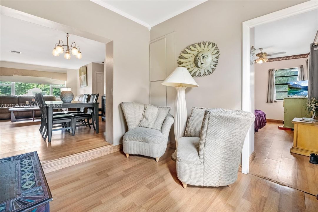 На продажу: $699,900 (4 спален, 2 ванн, 1618 Квадратных фут)