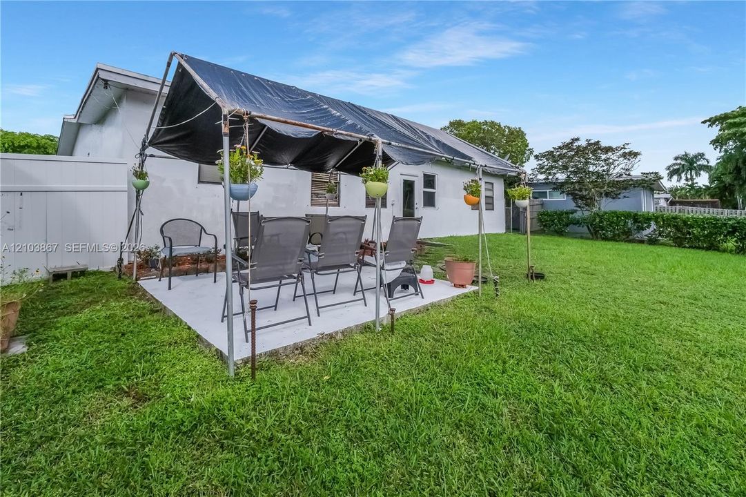 На продажу: $699,900 (4 спален, 2 ванн, 1618 Квадратных фут)