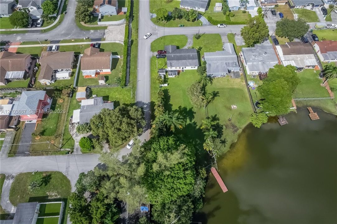 На продажу: $699,900 (4 спален, 2 ванн, 1618 Квадратных фут)
