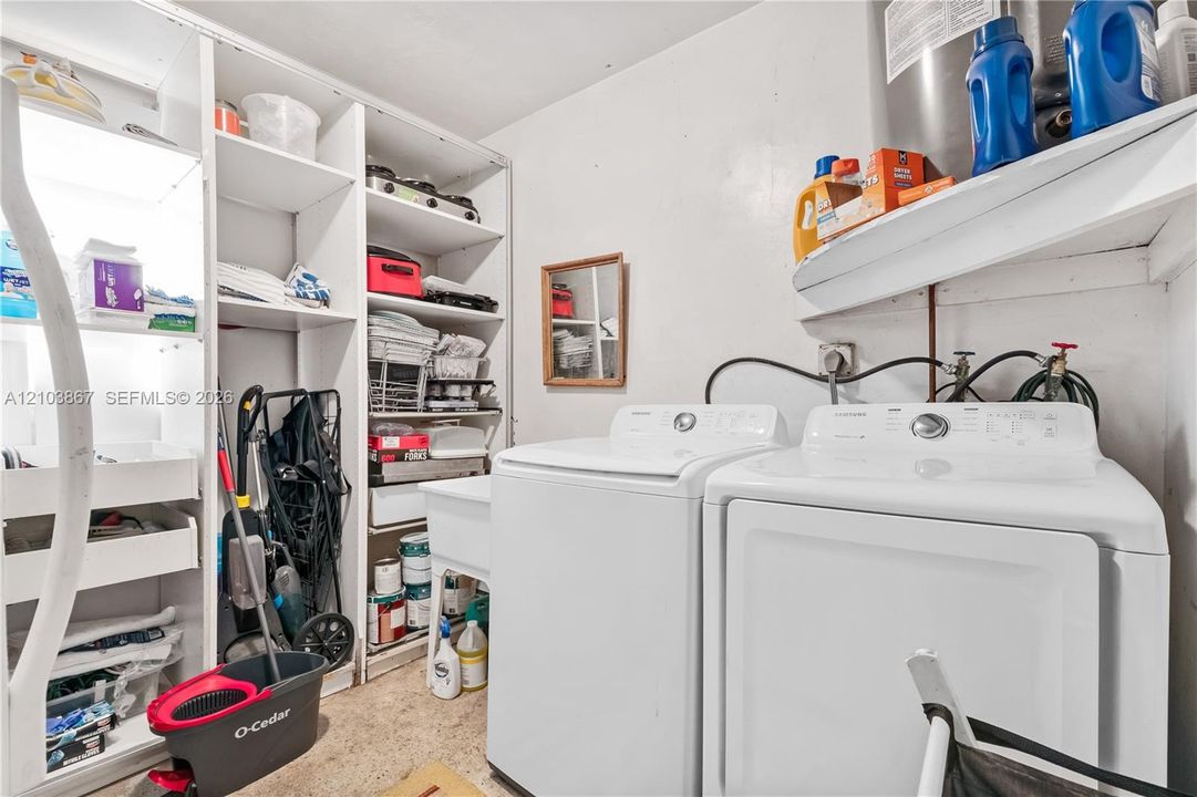 На продажу: $699,900 (4 спален, 2 ванн, 1618 Квадратных фут)
