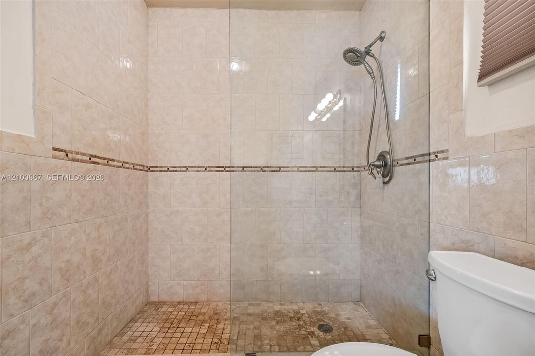 На продажу: $699,900 (4 спален, 2 ванн, 1618 Квадратных фут)