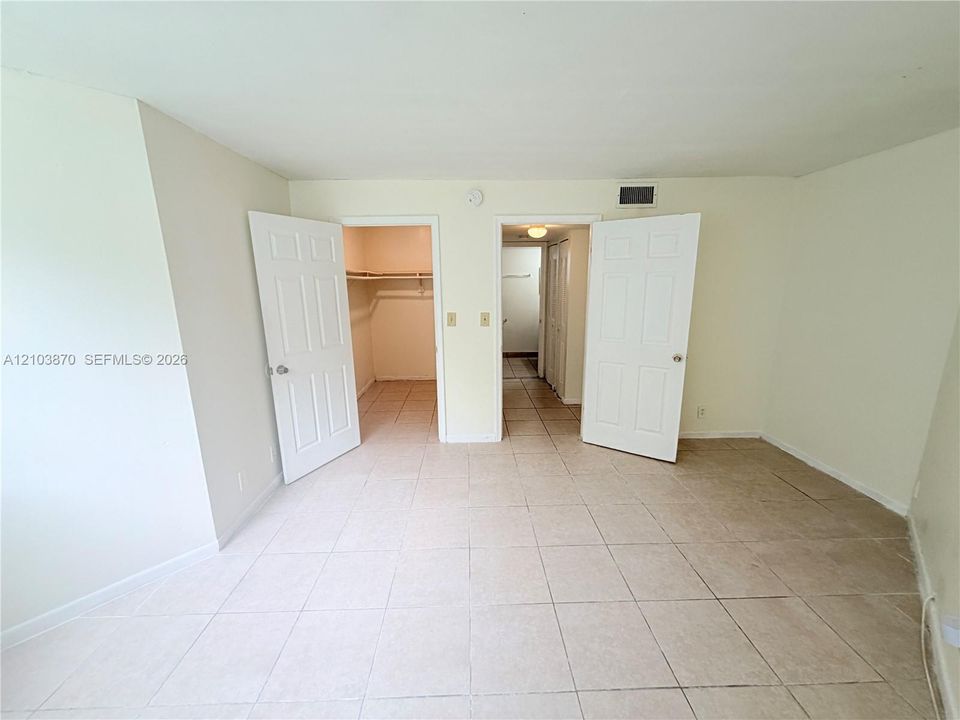 For Sale: $135,000 (1 beds, 1 baths, 775 Square Feet)