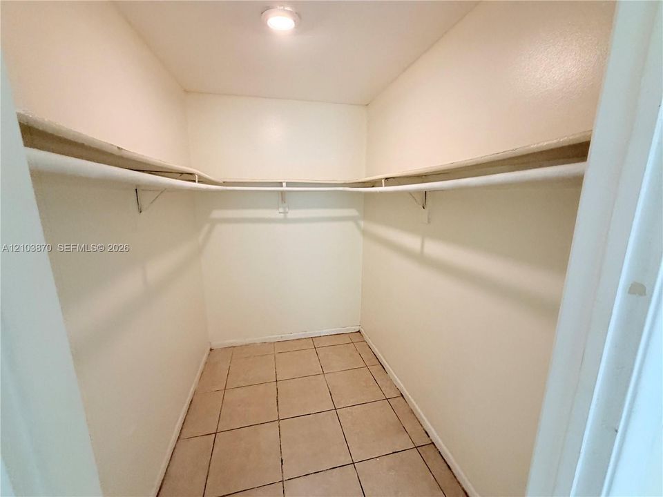 For Sale: $135,000 (1 beds, 1 baths, 775 Square Feet)