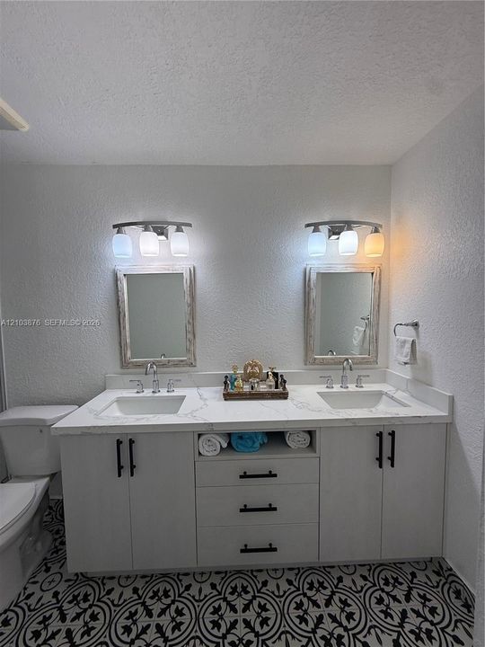 For Rent: $2,800 (2 beds, 2 baths, 1353 Square Feet)