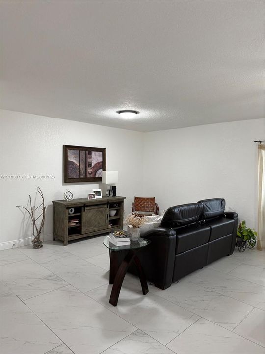 For Rent: $2,800 (2 beds, 2 baths, 1353 Square Feet)