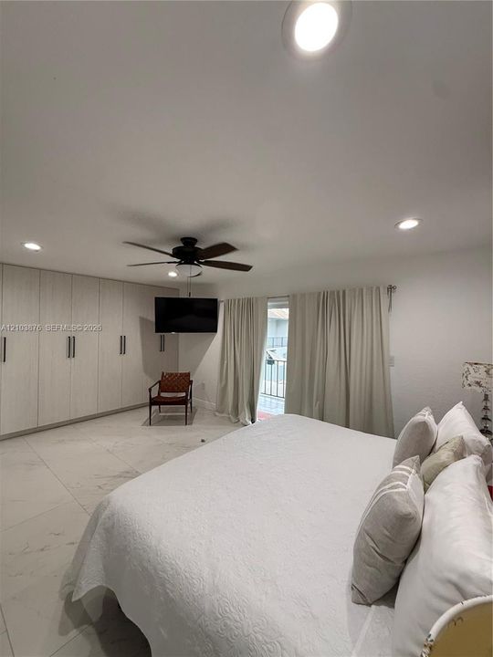 For Rent: $2,800 (2 beds, 2 baths, 1353 Square Feet)