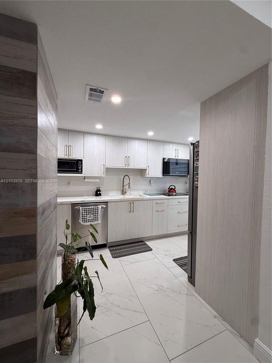 For Rent: $2,800 (2 beds, 2 baths, 1353 Square Feet)