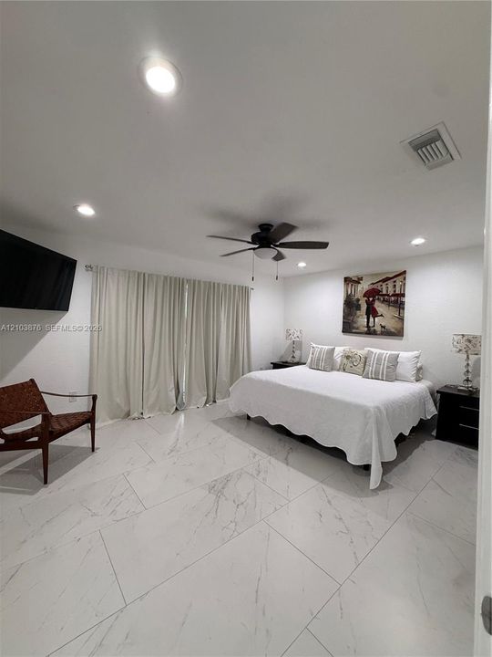 For Rent: $2,800 (2 beds, 2 baths, 1353 Square Feet)