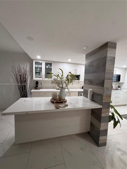 For Rent: $2,800 (2 beds, 2 baths, 1353 Square Feet)