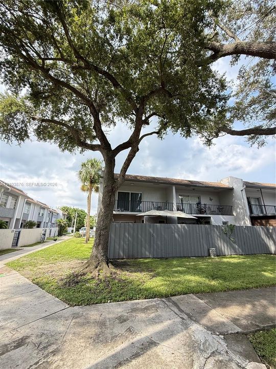 For Rent: $2,800 (2 beds, 2 baths, 1353 Square Feet)