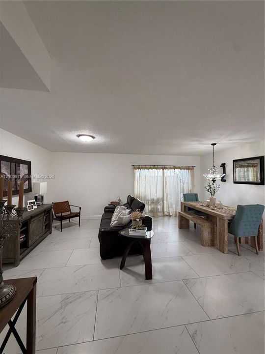 For Rent: $2,800 (2 beds, 2 baths, 1353 Square Feet)