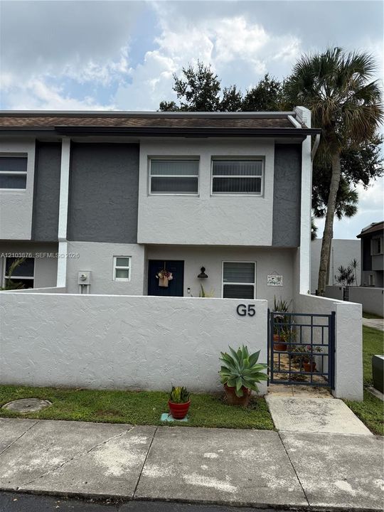 For Rent: $2,800 (2 beds, 2 baths, 1353 Square Feet)