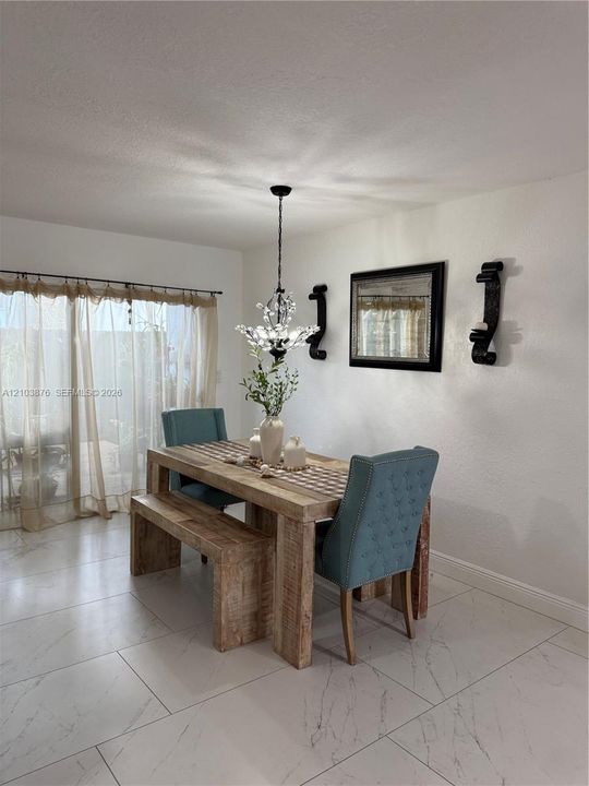 For Rent: $2,800 (2 beds, 2 baths, 1353 Square Feet)