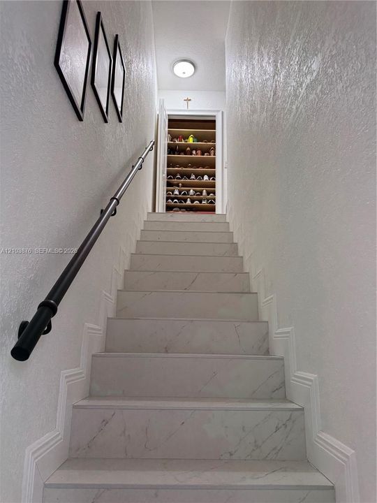 For Rent: $2,800 (2 beds, 2 baths, 1353 Square Feet)