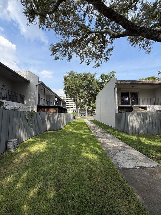 For Rent: $2,800 (2 beds, 2 baths, 1353 Square Feet)