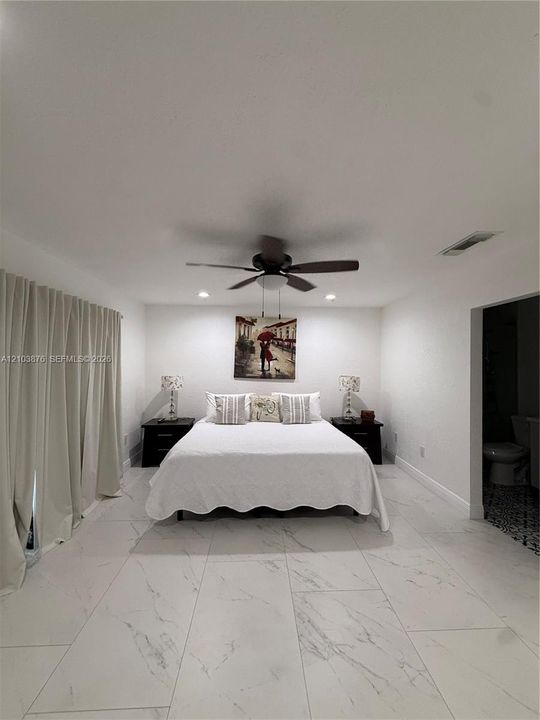 For Rent: $2,800 (2 beds, 2 baths, 1353 Square Feet)