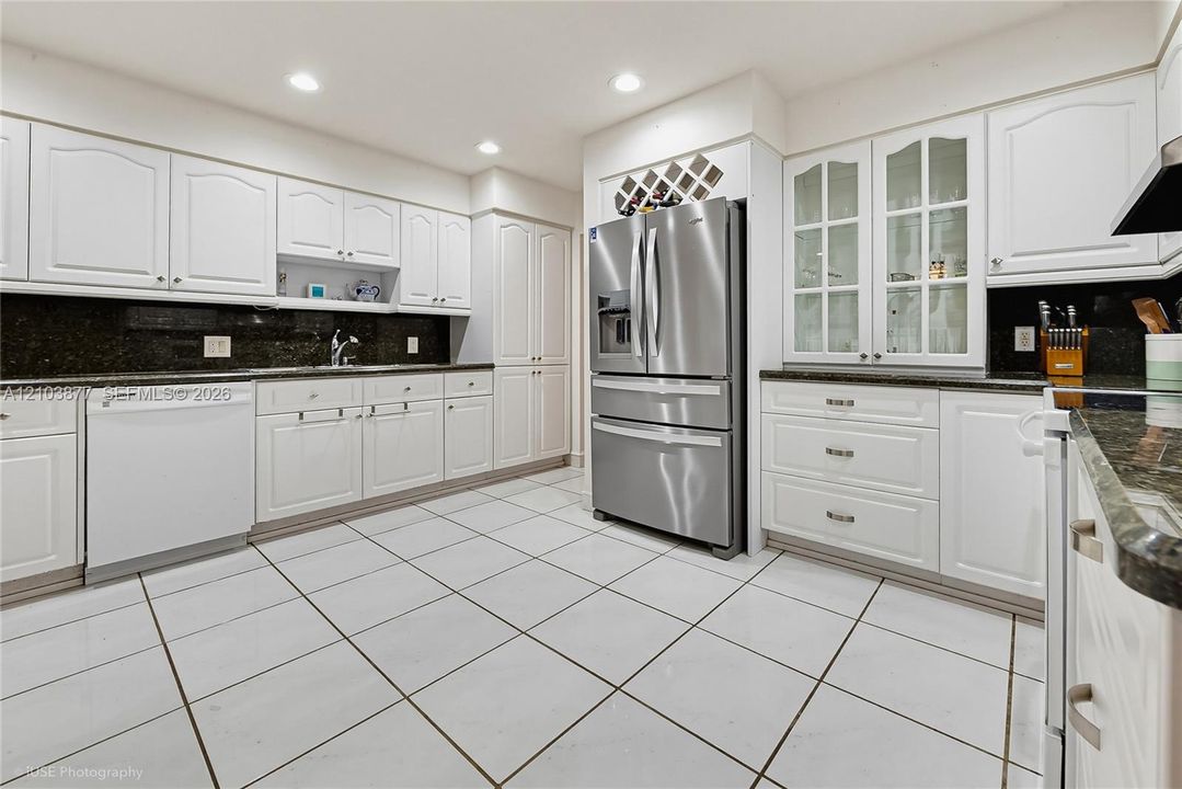 En Venta: $895,000 (4 camas, 3 baños, 3444 Pies cuadrados)