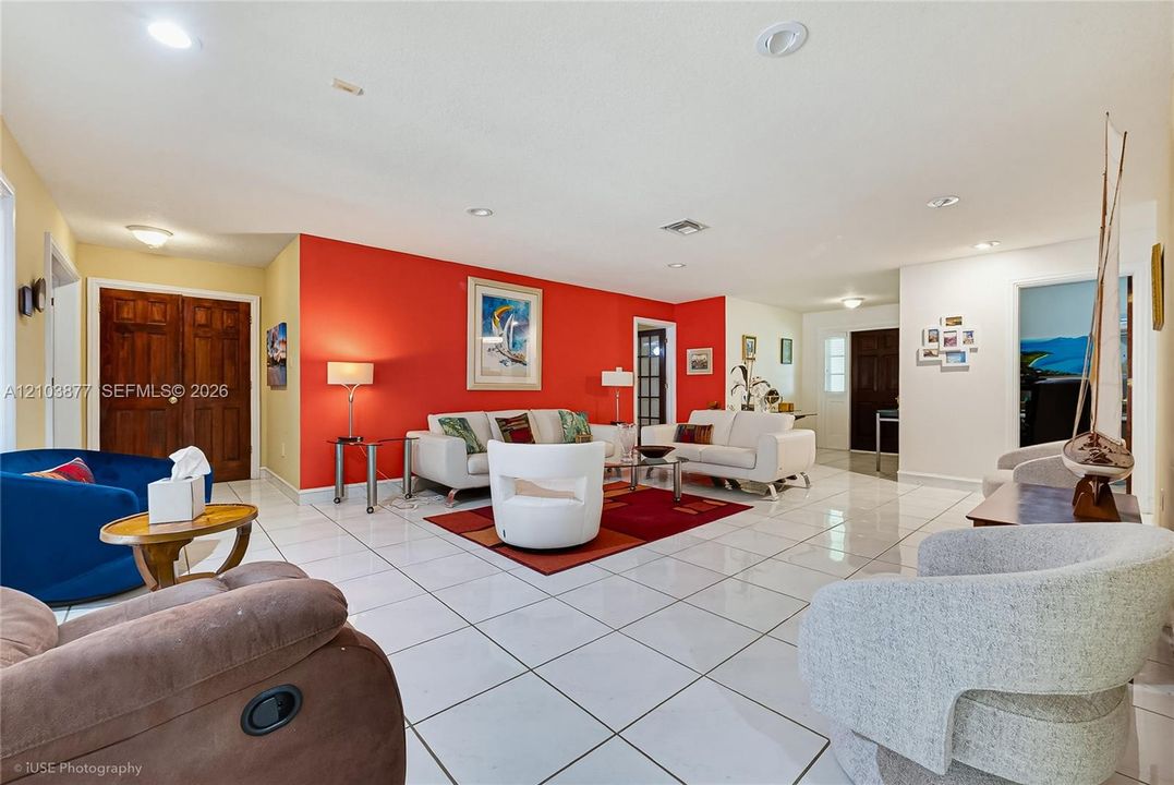 En Venta: $895,000 (4 camas, 3 baños, 3444 Pies cuadrados)
