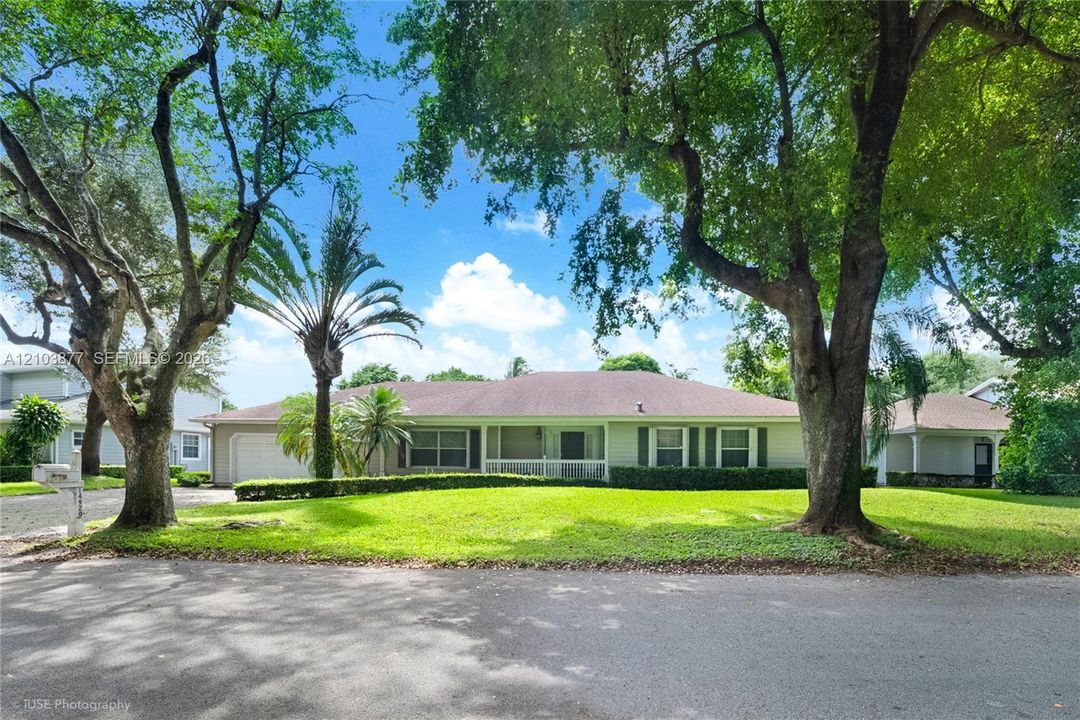 En Venta: $895,000 (4 camas, 3 baños, 3444 Pies cuadrados)