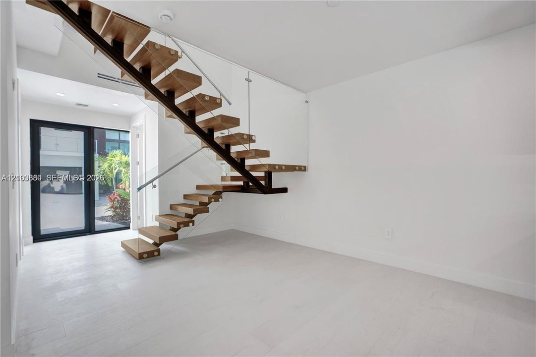 На продажу: $1,299,999 (3 спален, 2 ванн, 2040 Квадратных фут)
