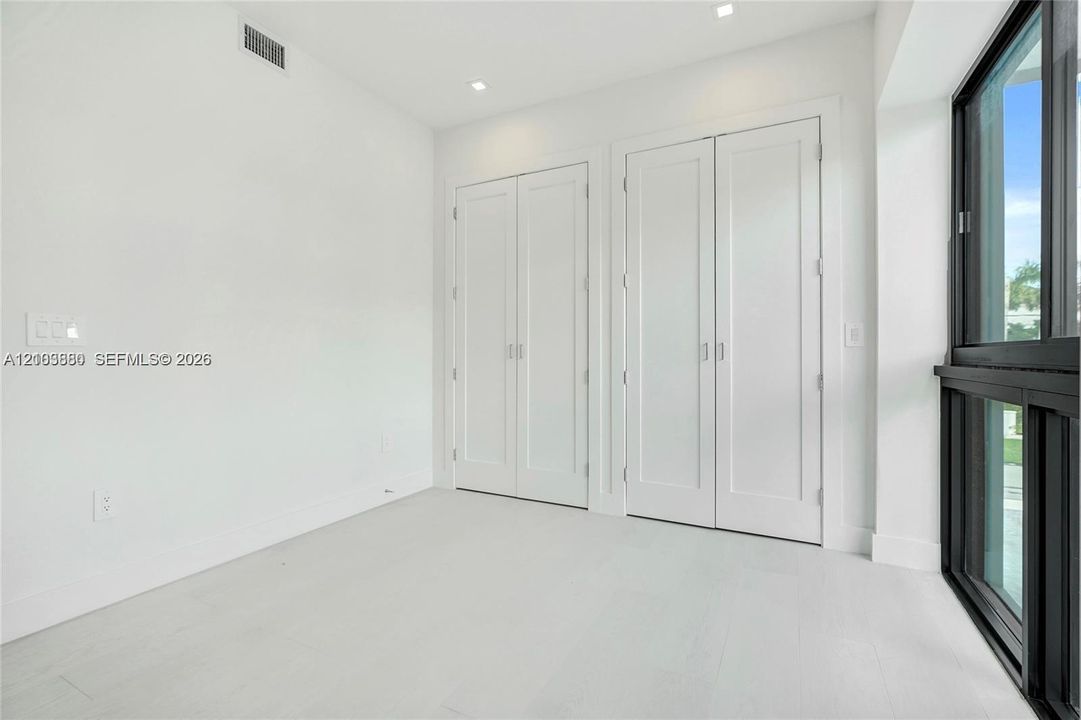 На продажу: $1,299,999 (3 спален, 2 ванн, 2040 Квадратных фут)