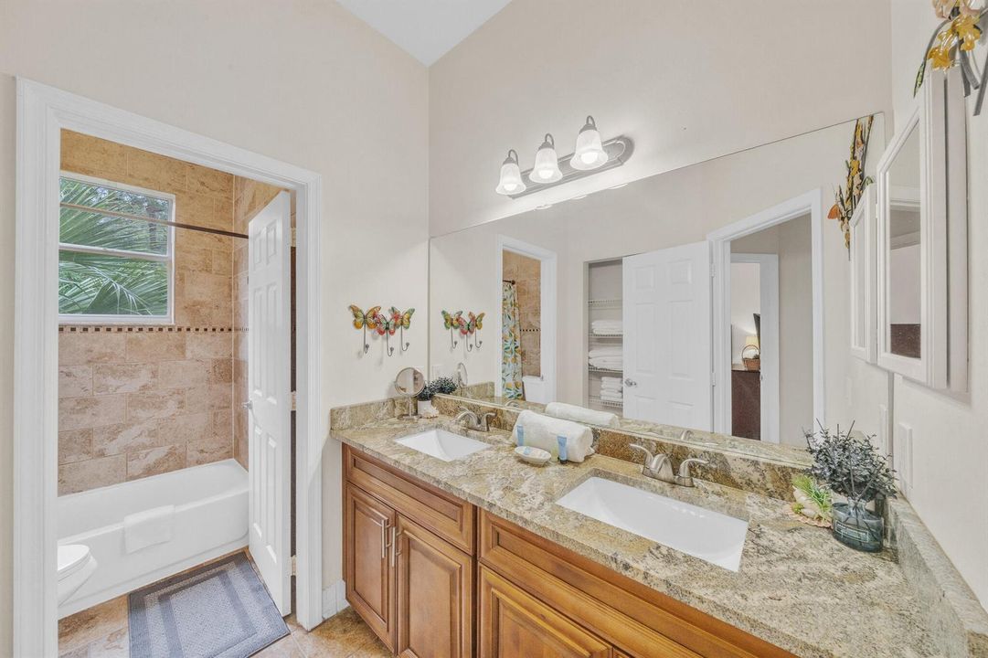 29 Guest Bath (2)