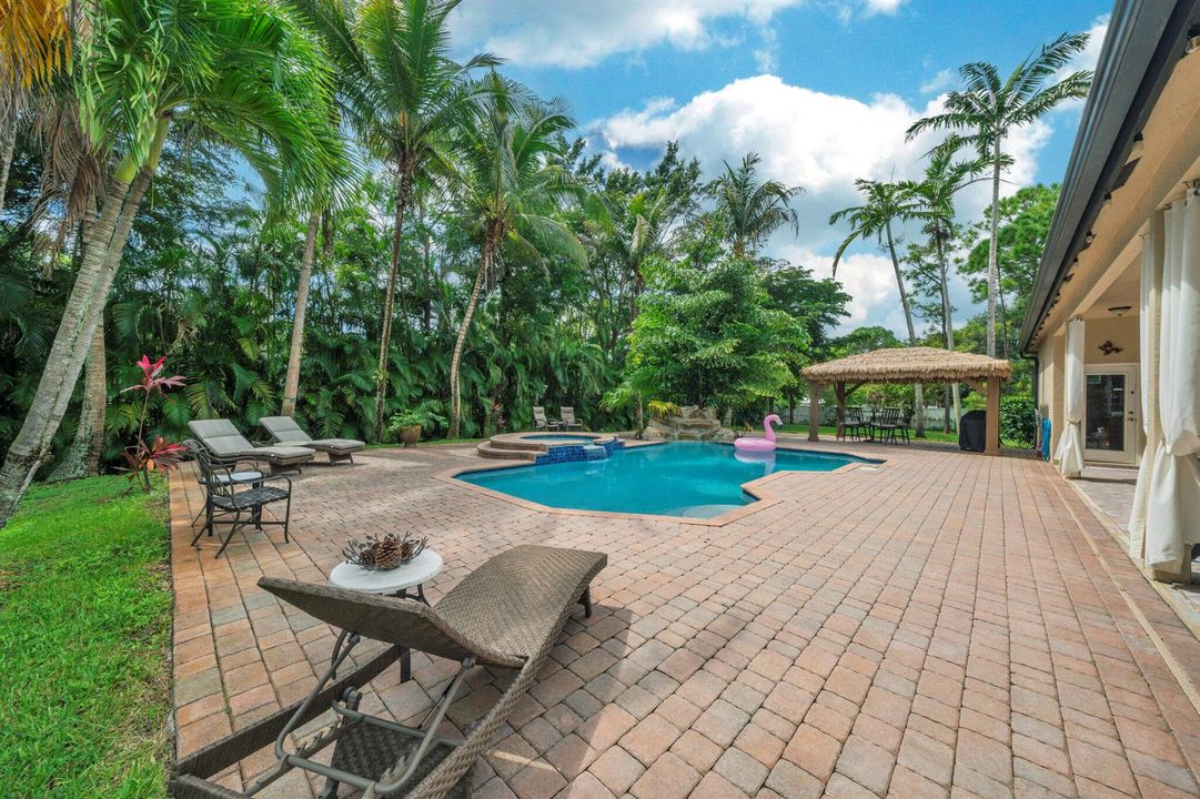 7 Pool Deck (2)
