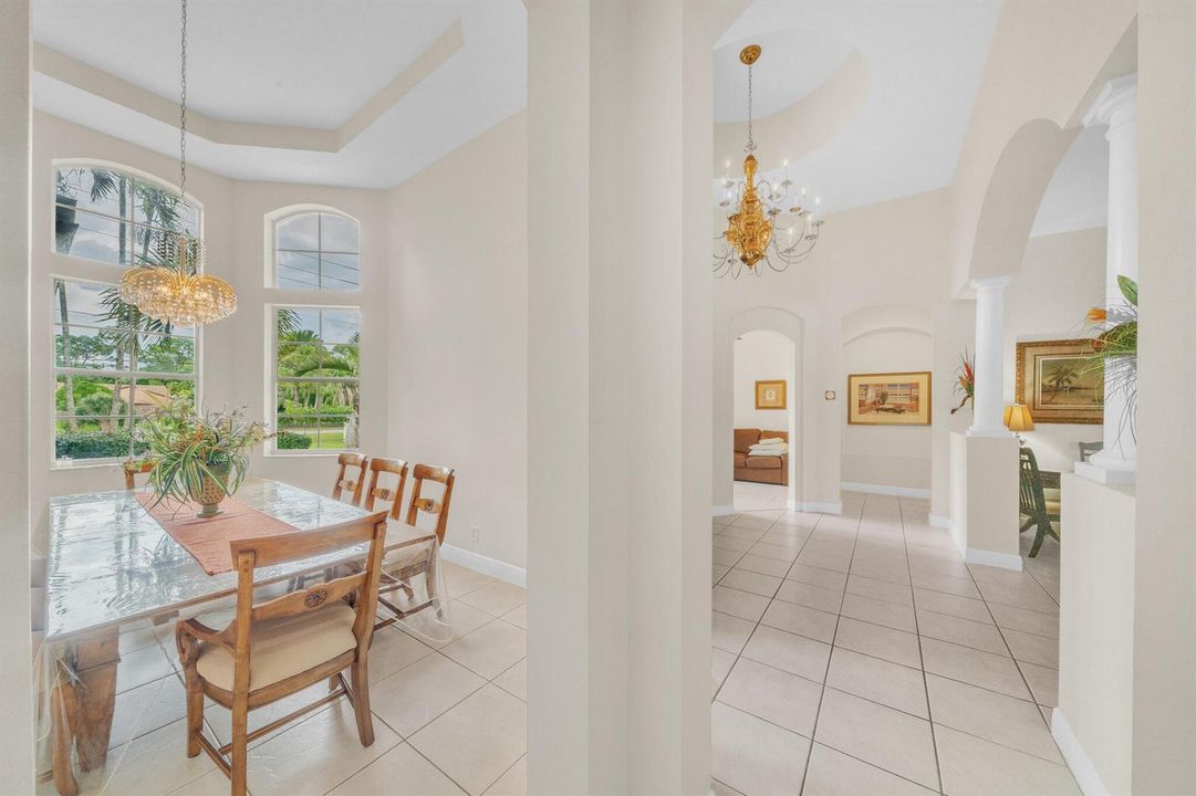 30 Foyer (2)