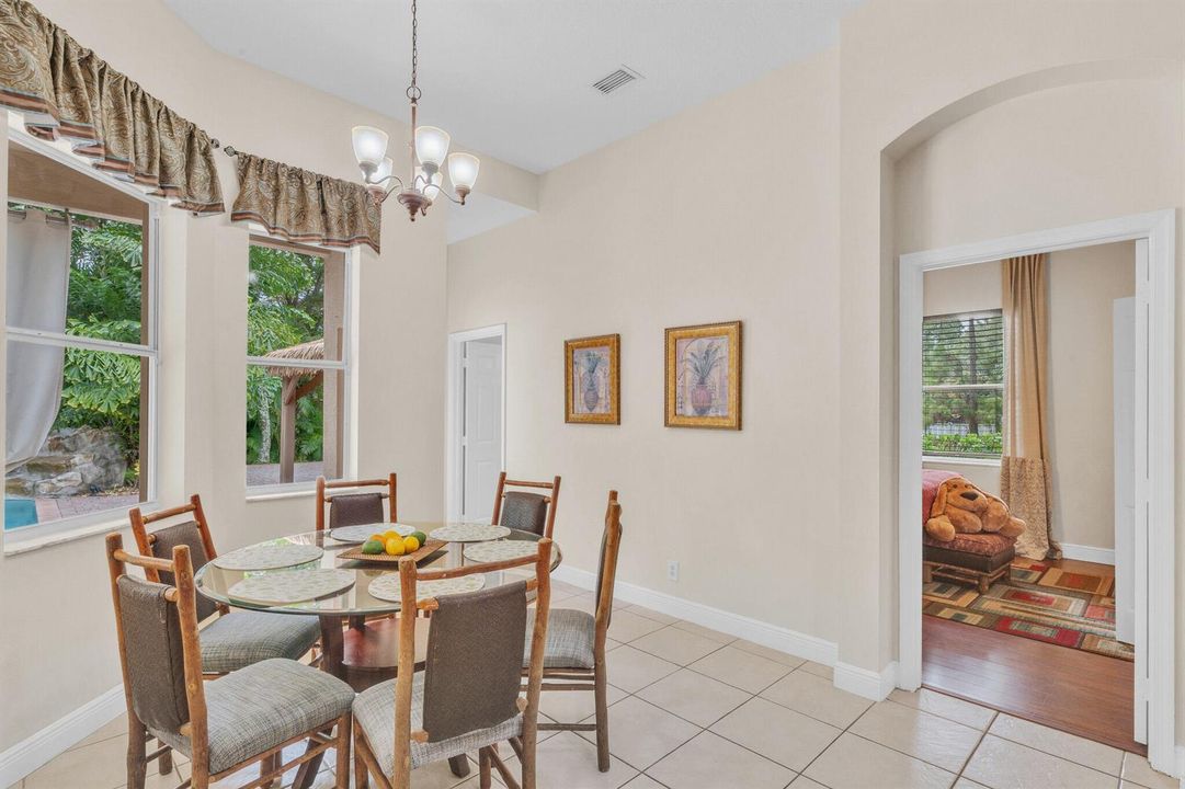 17 Breakfast Nook (2)