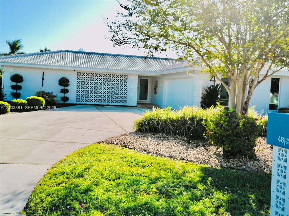 For Sale: $649,000 (3 beds, 2 baths, 1387 Square Feet)