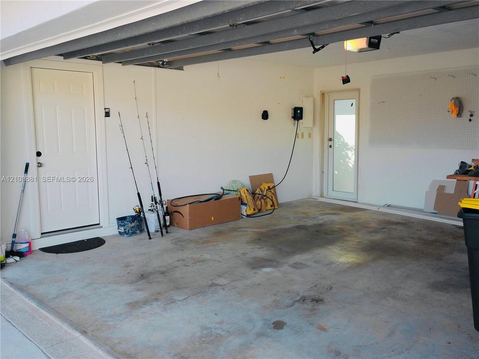 For Sale: $649,000 (3 beds, 2 baths, 1387 Square Feet)