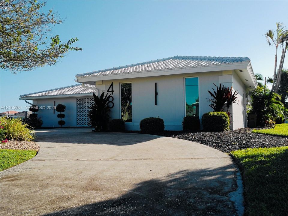 For Sale: $649,000 (3 beds, 2 baths, 1387 Square Feet)