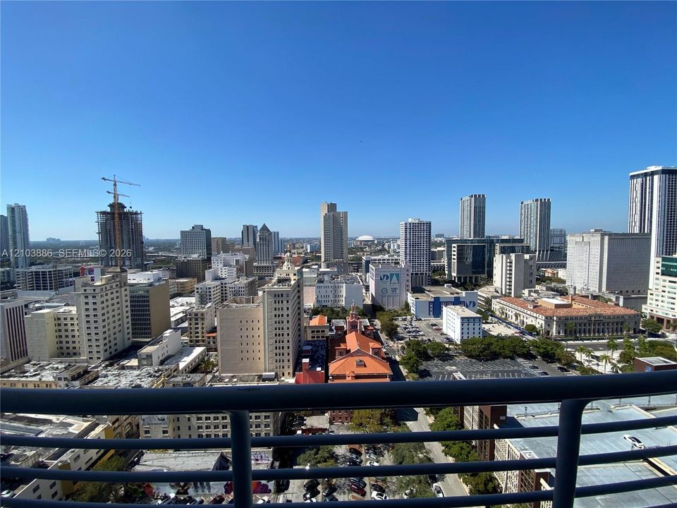 For Rent: $2,450 (1 beds, 1 baths, 651 Square Feet)