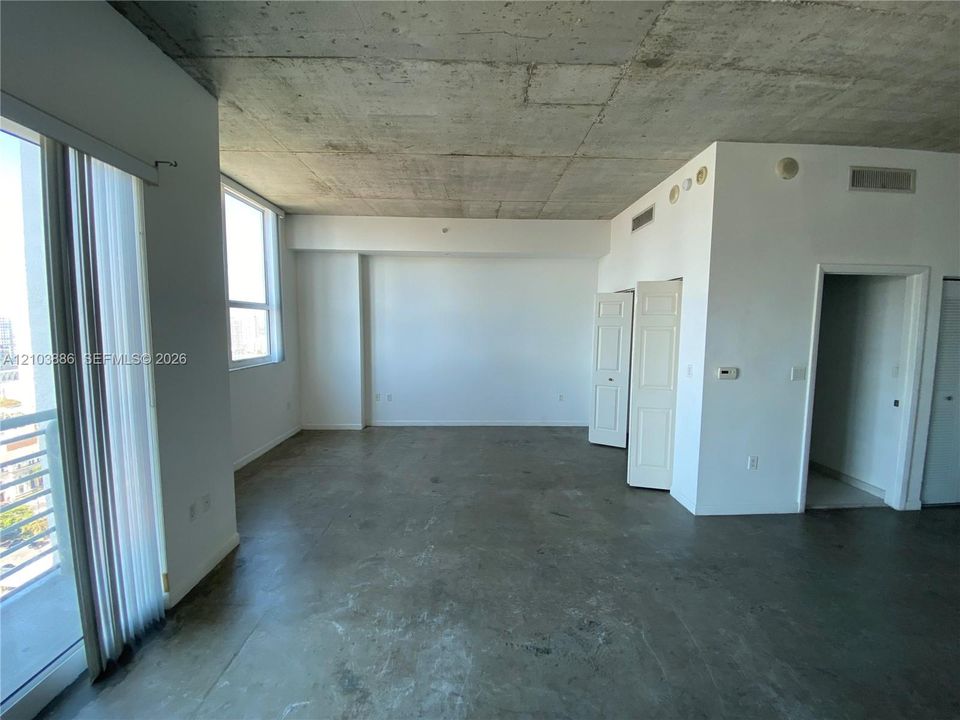 For Rent: $2,450 (1 beds, 1 baths, 651 Square Feet)