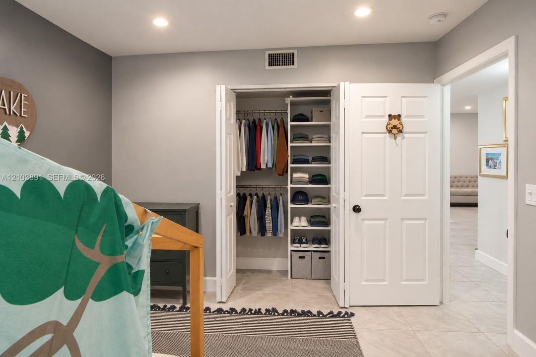 For Sale: $315,000 (2 beds, 1 baths, 804 Square Feet)