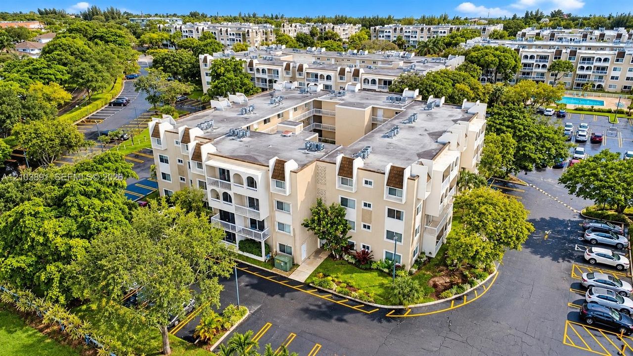 For Sale: $315,000 (2 beds, 1 baths, 804 Square Feet)