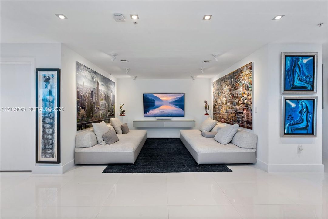En Venta: $3,800,000 (4 camas, 3 baños, 5070 Pies cuadrados)