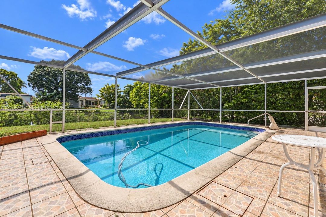 En Venta: $600,000 (3 camas, 2 baños, 1619 Pies cuadrados)