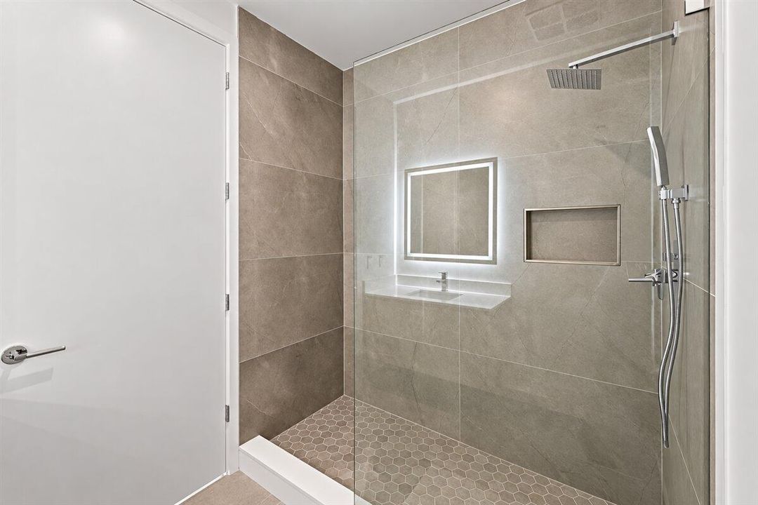 65-Modern Minimalist Walk-In Shower