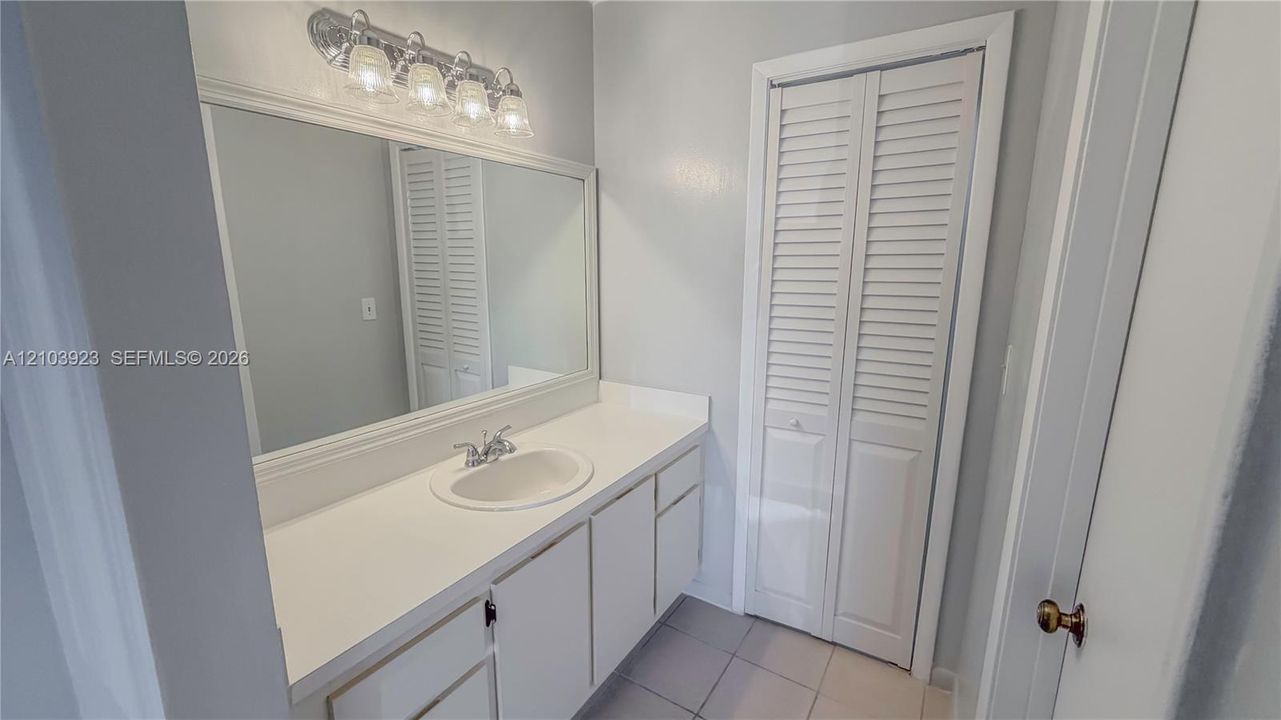 En Venta: $275,000 (3 camas, 2 baños, 1266 Pies cuadrados)