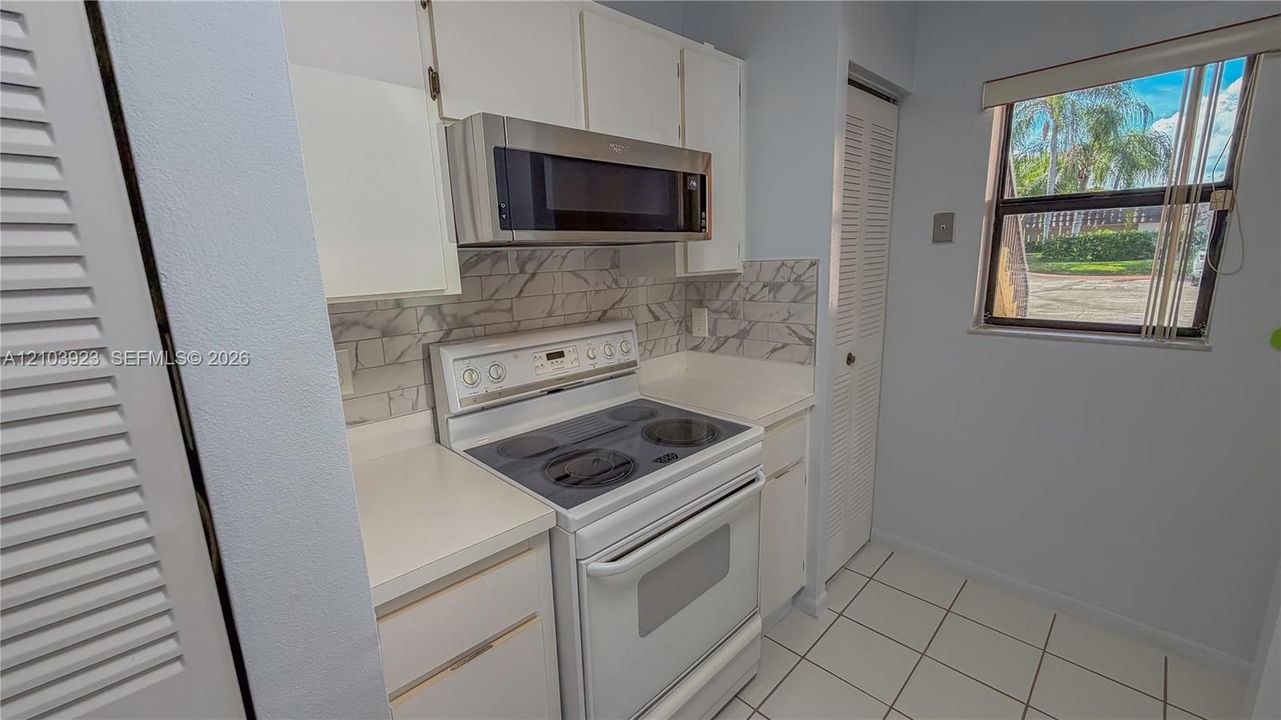 En Venta: $275,000 (3 camas, 2 baños, 1266 Pies cuadrados)
