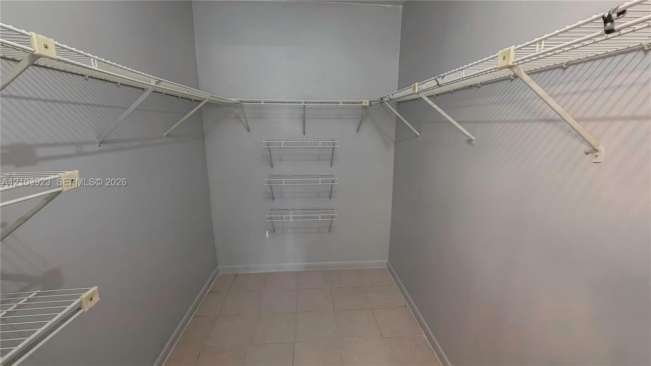 En Venta: $275,000 (3 camas, 2 baños, 1266 Pies cuadrados)