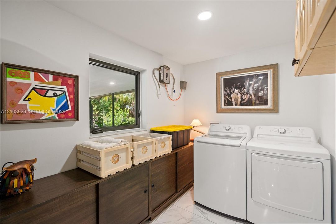 For Sale: $659,000 (4 beds, 3 baths, 1935 Square Feet)