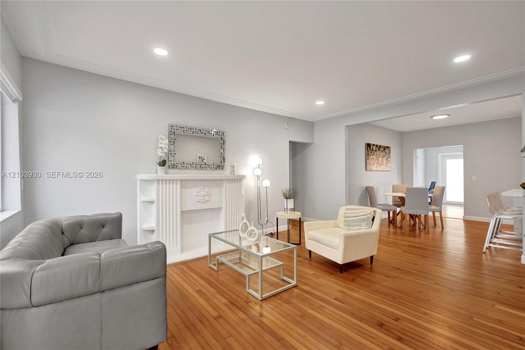 En Venta: $825,000 (2 camas, 2 baños, 1434 Pies cuadrados)