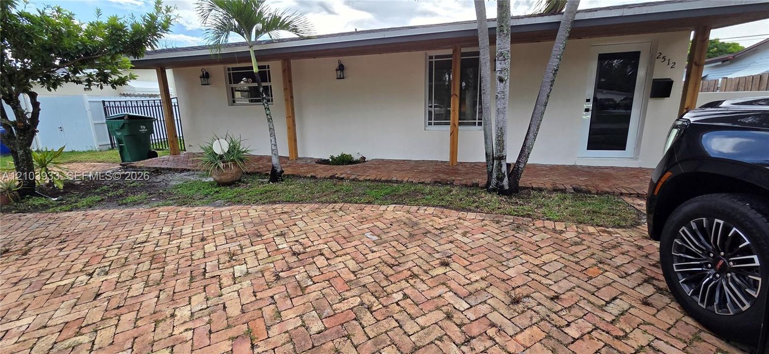 For Sale: $530,000 (3 beds, 2 baths, 1318 Square Feet)