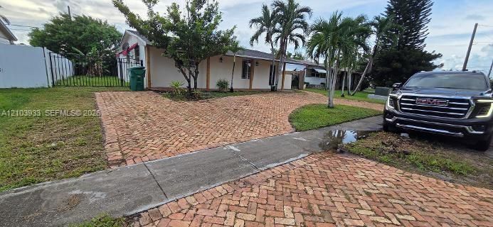 For Sale: $530,000 (3 beds, 2 baths, 1318 Square Feet)