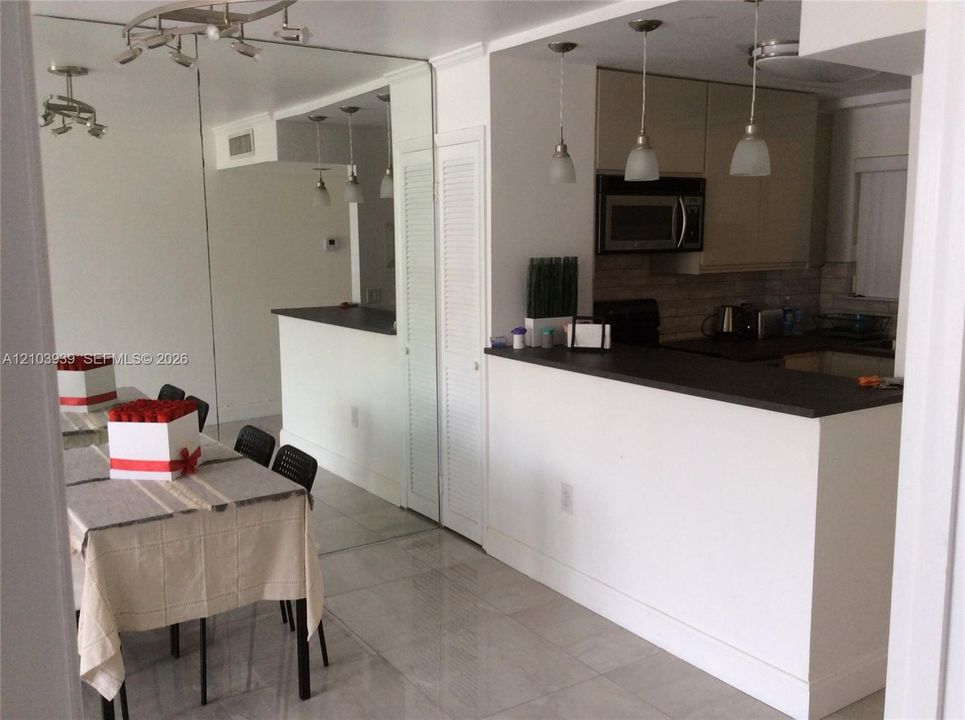 В аренду: $3,200 (1 спален, 1 ванн, 718 Квадратных фут)
