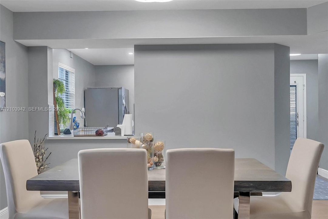 En Venta: $298,000 (2 camas, 2 baños, 1270 Pies cuadrados)