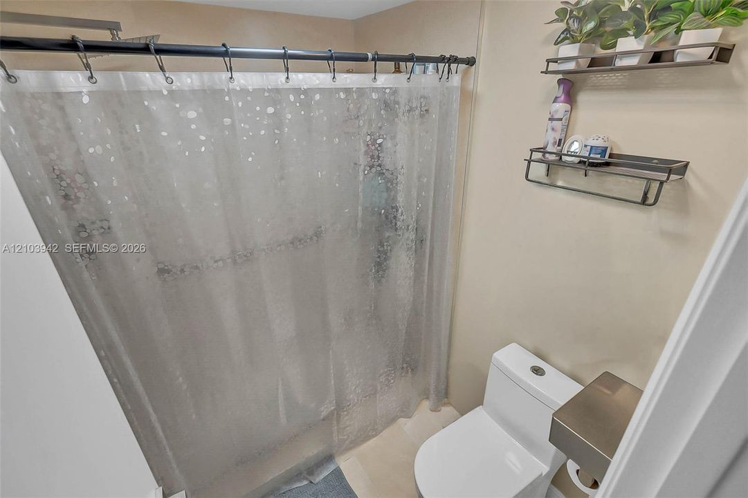 En Venta: $298,000 (2 camas, 2 baños, 1270 Pies cuadrados)